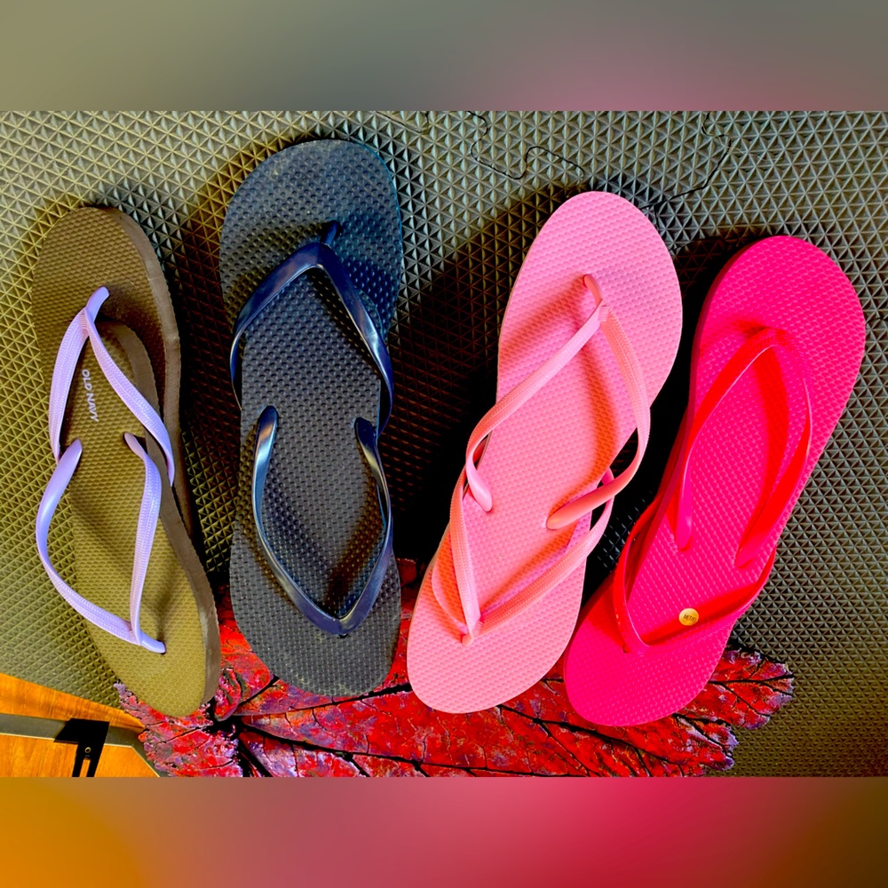 Old Navy flip flops. 7/8 mediums